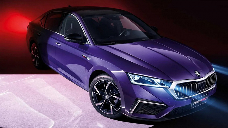 Skoda Octavia Pro сильно подешевела в России: за месяц цены на машины в наличии опустились с 2,9 до 2,5 млн рублей